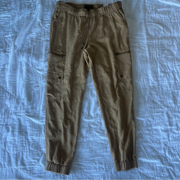 Banana Republic Pants - Banana Republic Womens joggers beige M